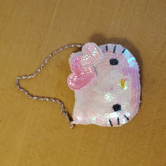 Hello Kitty Robe, Sm Purse & Key Chain - Picture 6 of 10